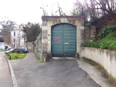 La Mulatière - Chemin de Fontanières - Portail Bénévent au numéro 196