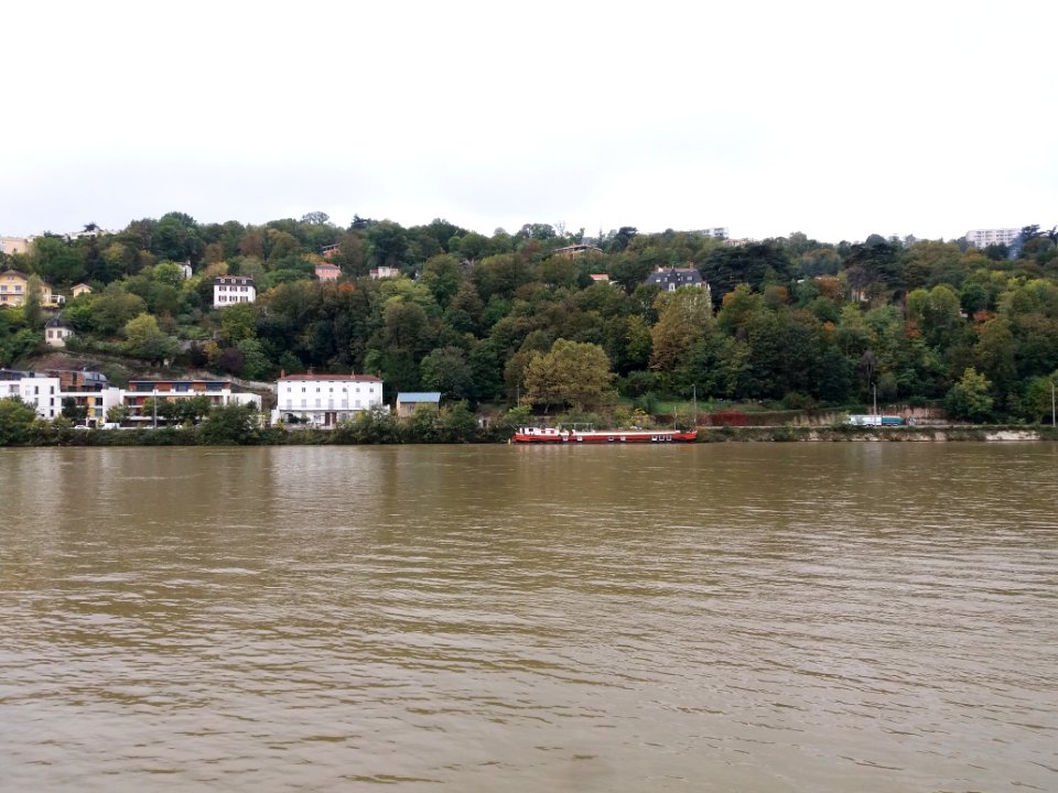 La Mulatière - Quai Jean-Jacques Rousseau, depuis le quai Rambaud