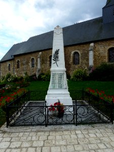 Lalobbe (Ardennes) monument aux morts