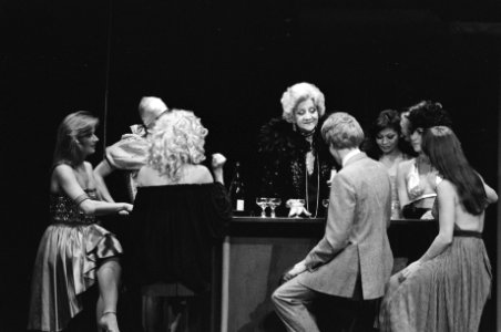 Laatste voorstelling (350e) Musical Madam (van Annie M. G. Schmidt ) in Nieuwe, Bestanddeelnr 932-2303