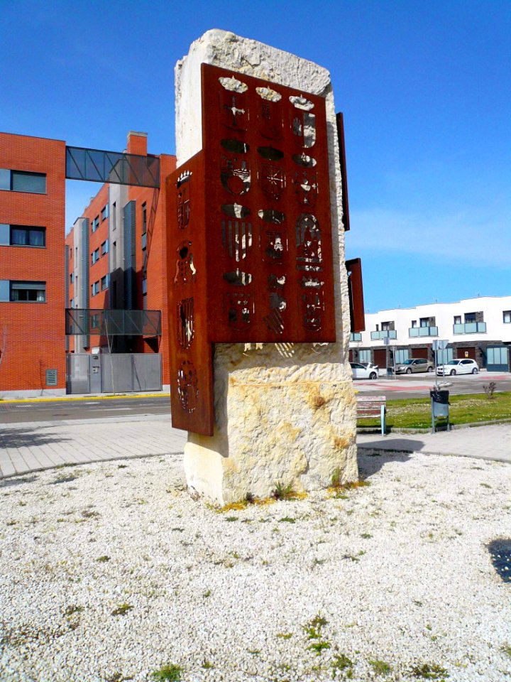 Laguna de Duero - Monumento a las Comunidades Autónomas 3
