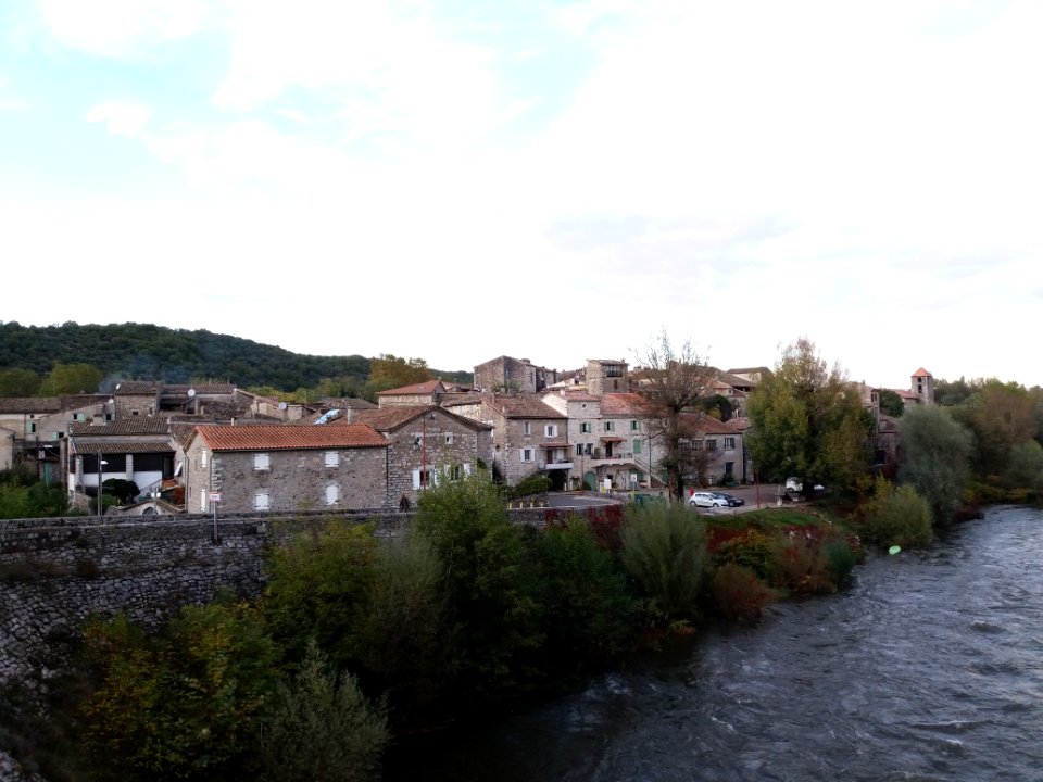 Lanas - Vue depuis le pont