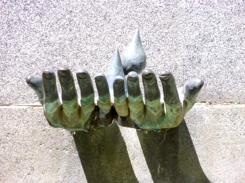 Logroño - Monumento a los donantes de sangre 2