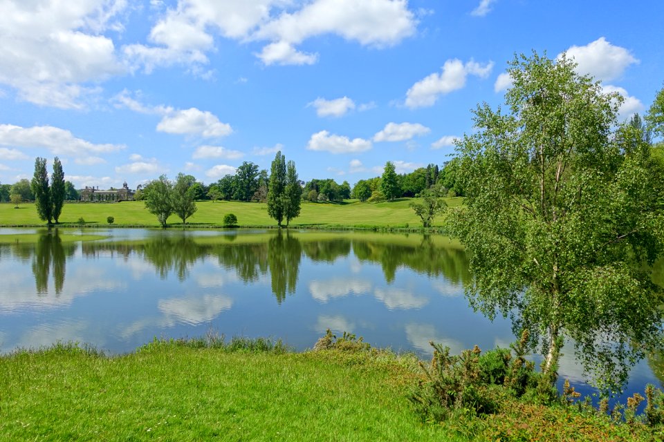 Lake and house - Bowood - Wiltshire, England - DSC00582