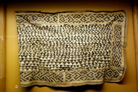 Loin cloth for female (ntshak ishyeen) - Kuba - Royal Museum for Central Africa - DSC06189