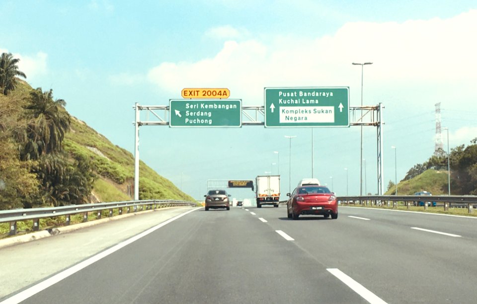 Maju Expressway 4