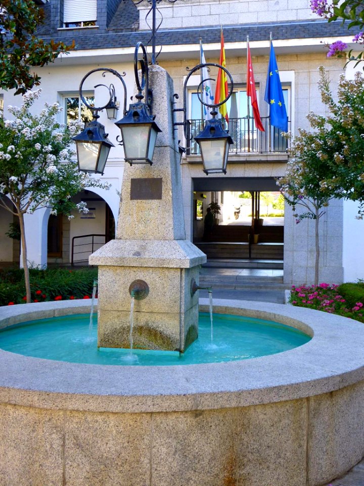 Majadahonda - Fuente en la Plaza Mayor 1