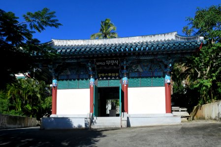 Main entrance to Dae Won Sa Temple of Hawaii