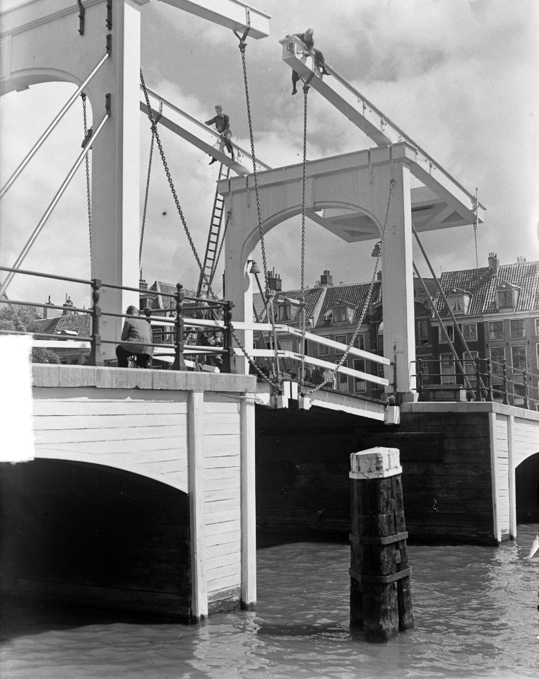 Magere Brug onder schildershanden, Bestanddeelnr 903-4657