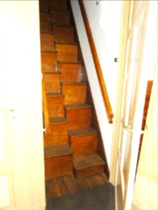 Lunéville (M-et-M) escalier d'une maison à marches alternantes g-dr