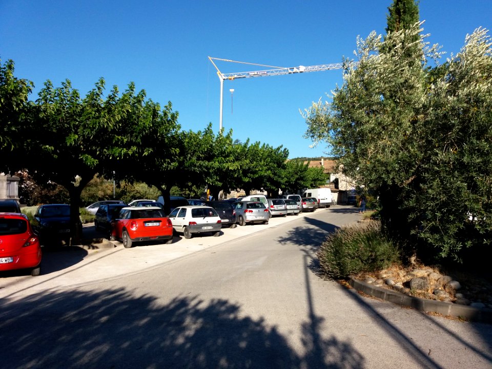 Lussas - Place de la Mairie, parking