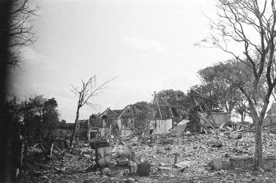 Malang. De Europese wijk van Malang, zoals ze door de TNI werd achtergelaten, Bestanddeelnr 344-2-2