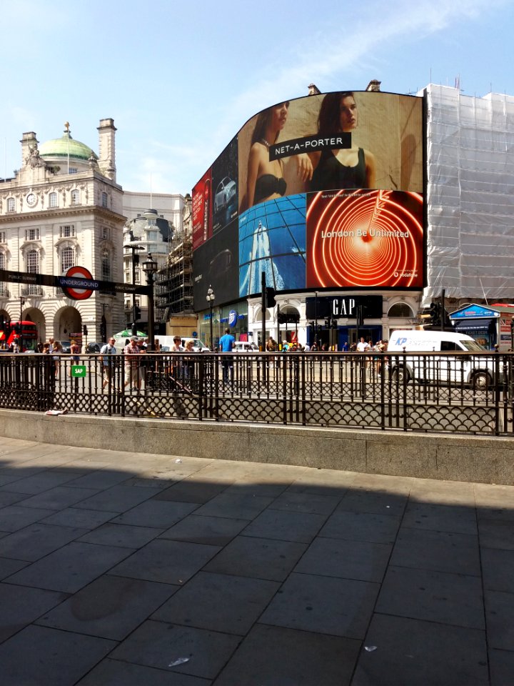 London - Piccadilly Circus, buildings and tube access