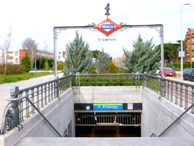 Madrid - Estación de Metro de El Capricho 5