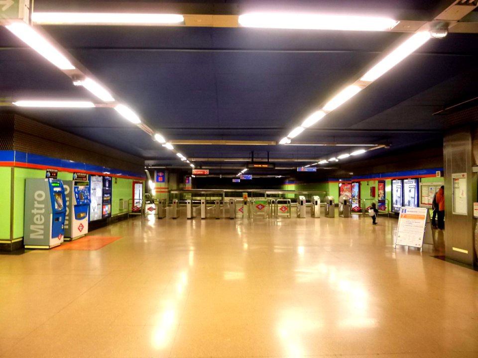 Madrid - Estación de Metro de Alonso Cano 3