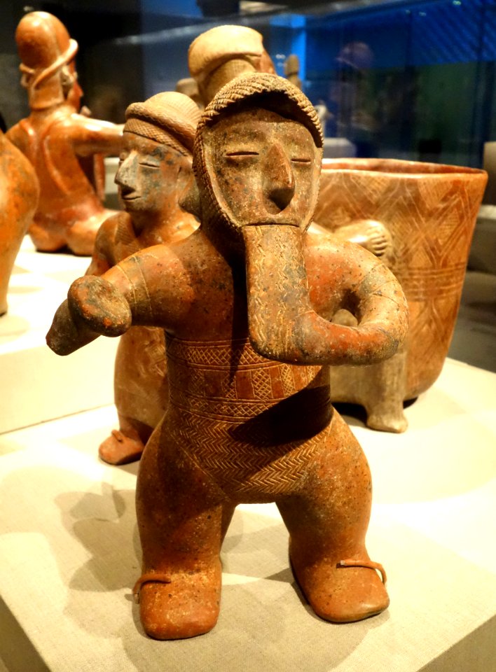Male standing figure, West Mexico, Colima, 300 BC to 300 AD, earthenware and pigment - De Young Museum - DSC00417