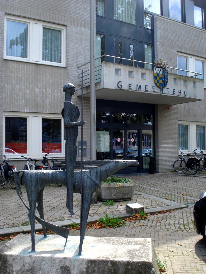 Malden (Gld, NL), sculpture in front of town hall