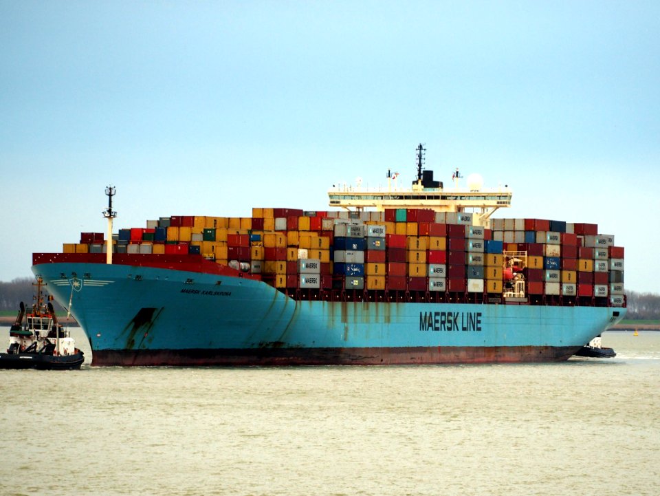 Maersk Karlskrona (ship, 1996), IMO 9085558 - Callsign A8PW8, into Berendrechtsluis, Port of Antwerp pic6