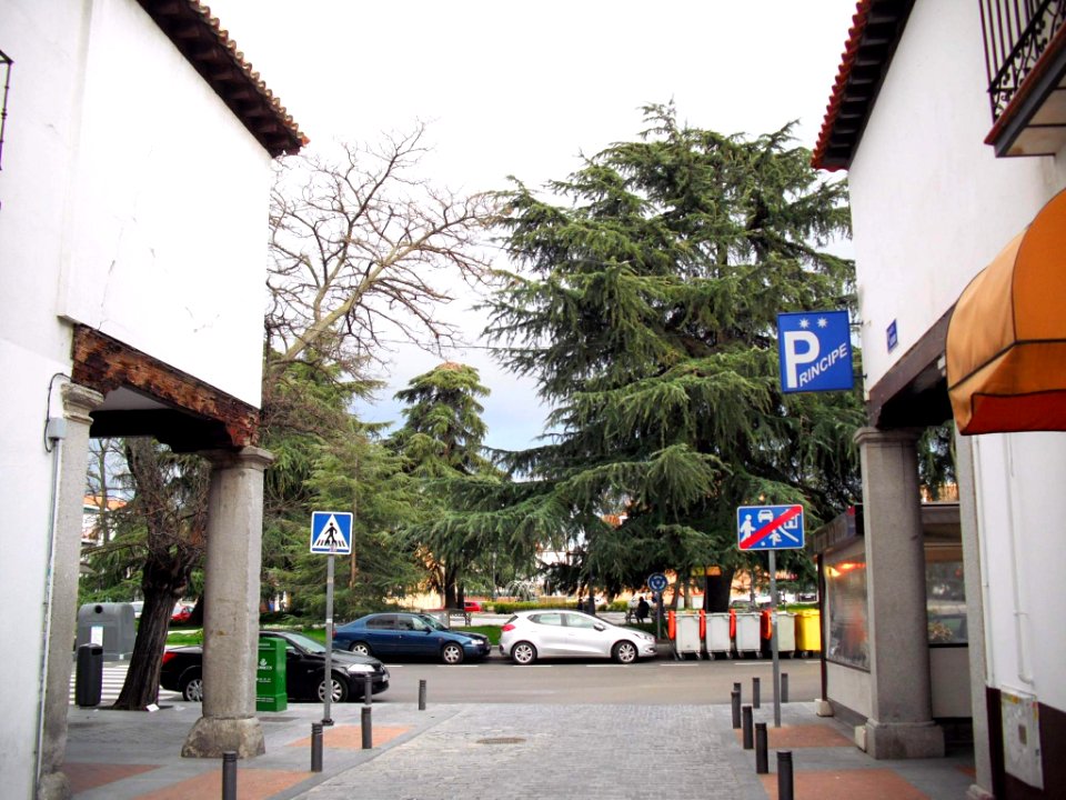 Madrid - Barajas, Plaza de los Hermanos Falcó y Álvarez de Toledo 01