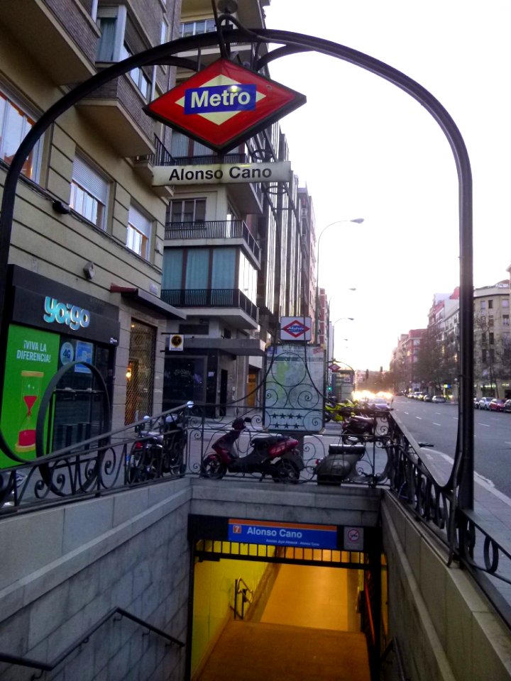 Madrid - Estación de Metro de Alonso Cano 2