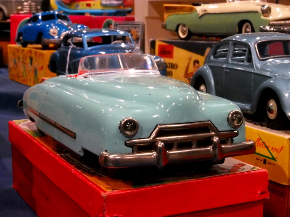 Litho tin toy blue american car pic1