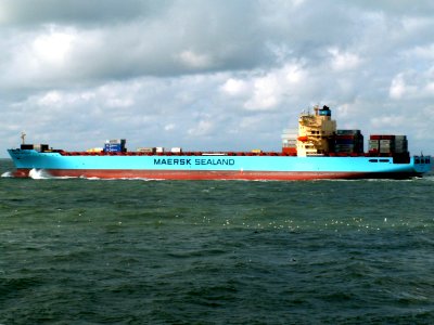 Maersk Detroit p3, leaving Port of Rotterdam, Holland 10-Aug-2005 photo