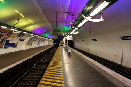 Louis Blanc metro station photo