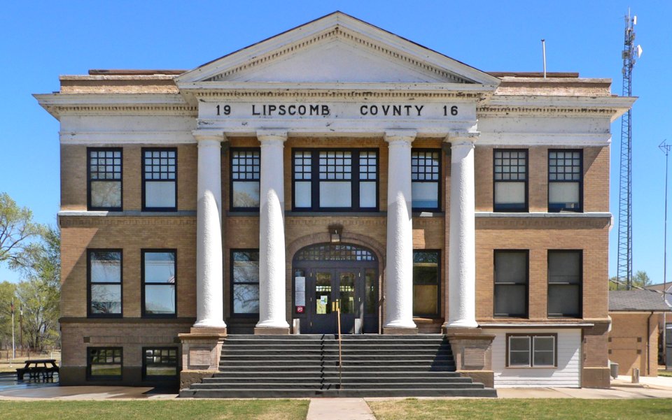 Lipscomb County, Texas, courthouse from W 1