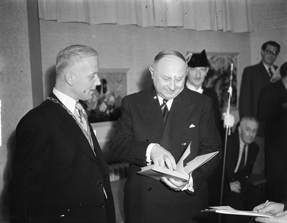 Loting in Stadsmuseum te Amsterdam voor wereldschaaktoernooi. burgemeester A.J. , Bestanddeelnr 904-2885
