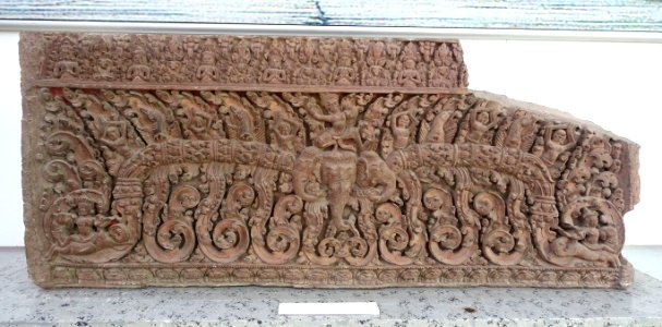 Lintel, Vat Kralanh, Cambodia, 10th-11th century AD, sandstone - Museum of Vietnamese History - Ho Chi Minh City - DSC05911