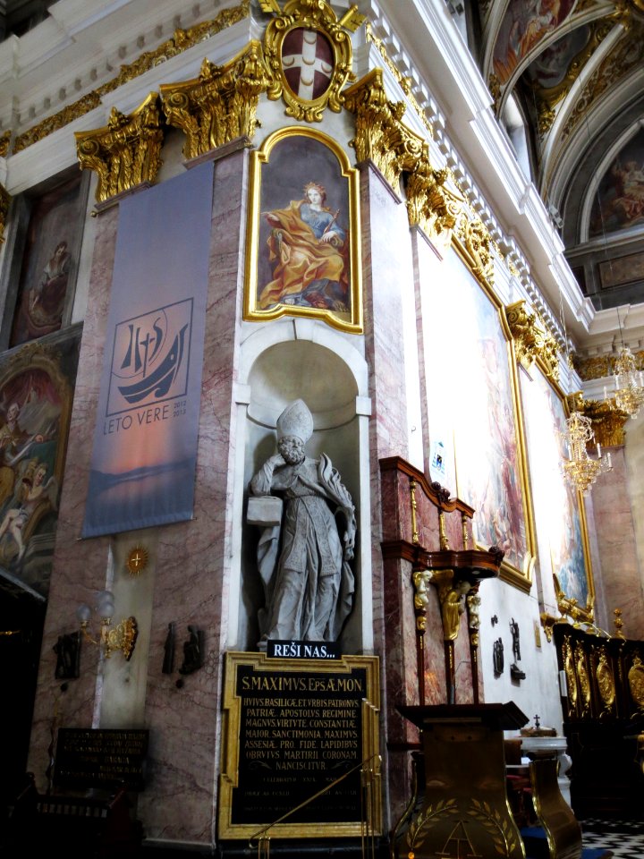 Ljubljana - stolnica (kip škofa Maximusa, A. Pozzo, 1712-13)