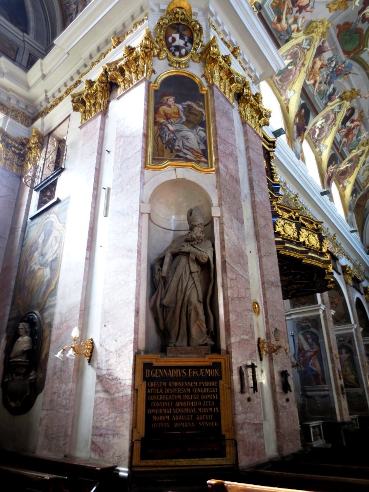 Ljubljana - stolnica (kip škofa Gennadiusa, A. Pozzo, 1712-13)