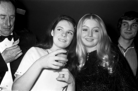 Links Dana (Ierland), rechts Mary Hopkin, Bestanddeelnr 923-3692