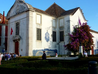 Lisboa Chapel With Bougainville (226302577)