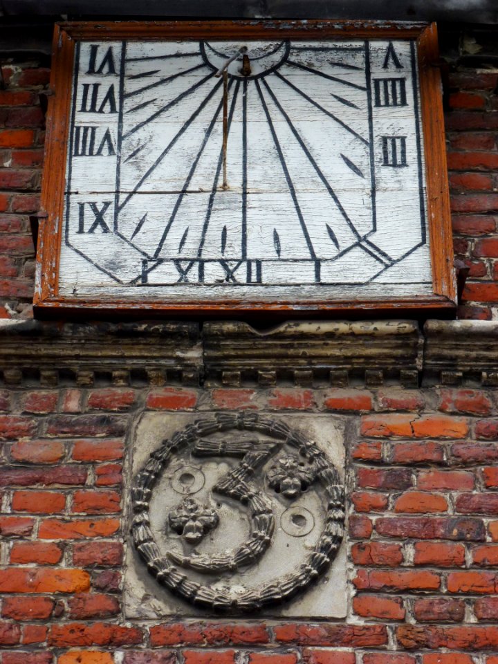 Lillers (Pas-de-Calais) maison de l'argentier PA00108335, cadran solaire et decoration