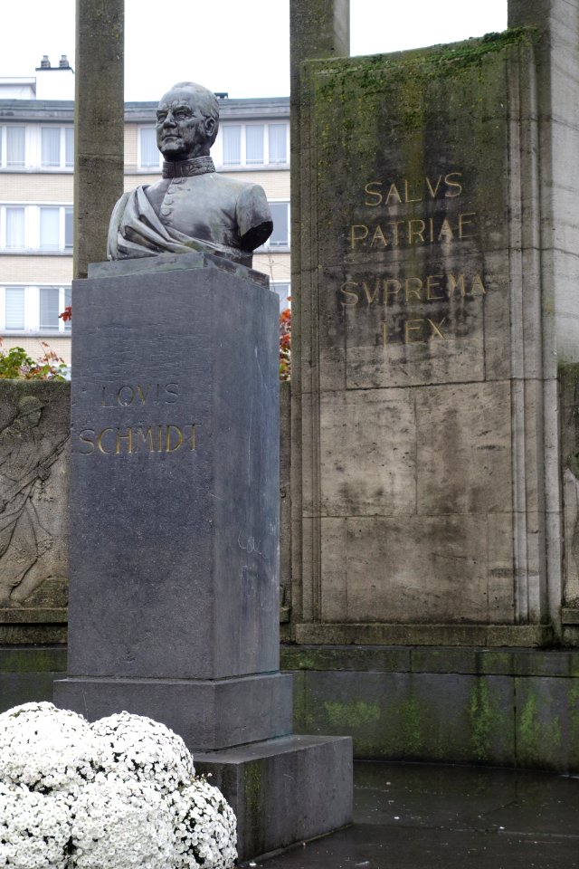 Louis Schmidt Monument (Koning Overwinnarplein, Etterbeek)