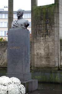 Louis Schmidt Monument (Koning Overwinnarplein, Etterbeek)