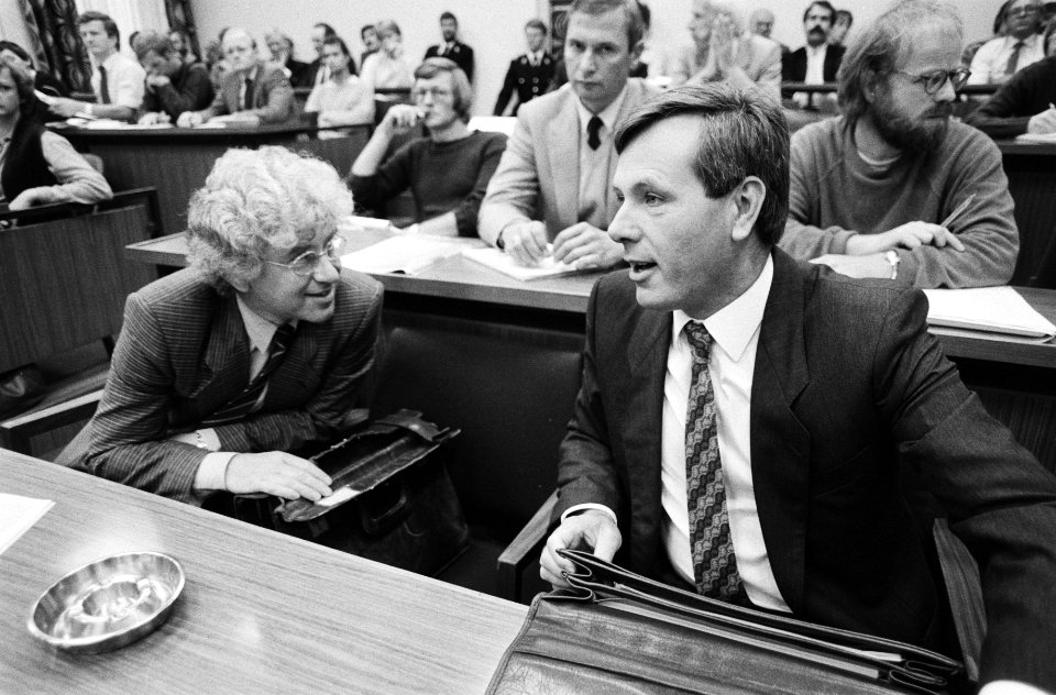 Links dr. J. Benecke (Forschungsgruppe Schneller Brüter), rechts dr. A. von Bülo, Bestanddeelnr 932-6987