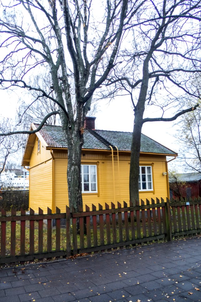 Linnankatu 74 ratavahdin tupa