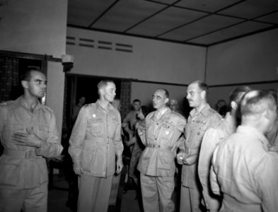 Links generaal-majoor D.C. Buurman van Vreeden, midden generaal-majoor P.LG. Doo, Bestanddeelnr 10118