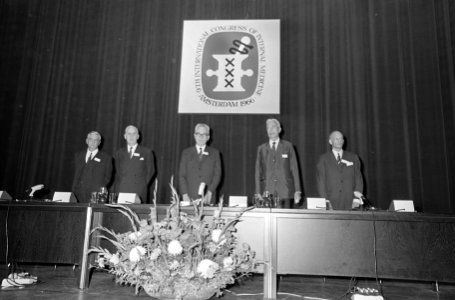 Links prof. dr. Stahl en dr. Stuyt (Nederlandse voorzitter comité), Bestanddeelnr 919-5383