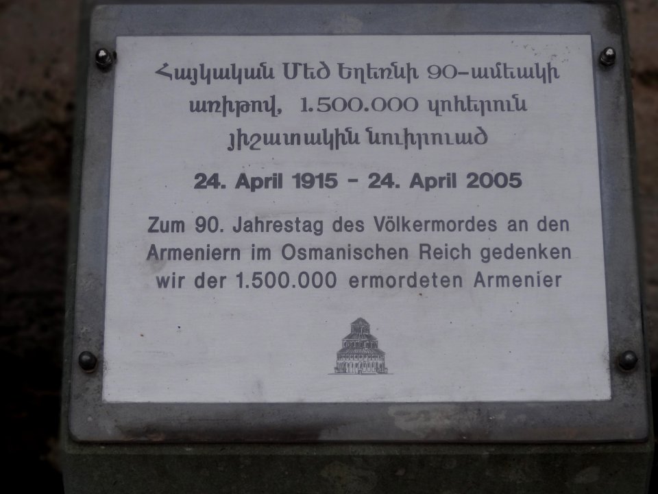 Linke Informationstafel am Khatchkar in Braunschweig