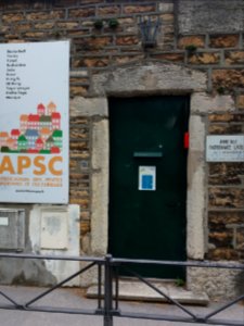 Lyon 1er - Cours du Général Giraud, porte et plaques d'associations