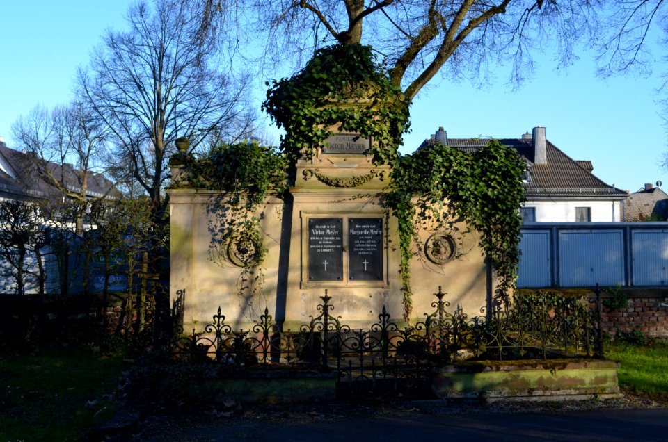 Limburg, Hauptfriedhof, Grab Menges und Meyer-Sartori