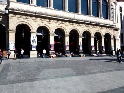 Lyon 1er - Place de la Comédie - Banderoles de manifestants à l'entrée de l'opéra