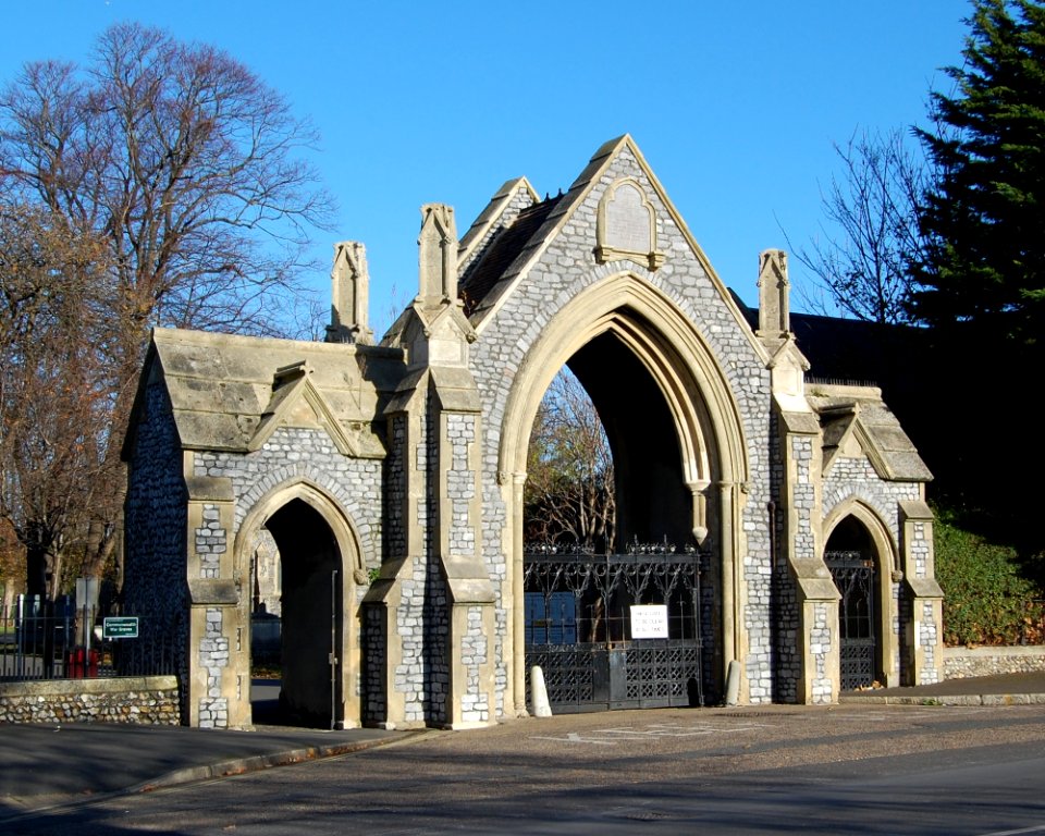 Lychgate at Kingston Cemetery, St Mary's Road, Kingston, Portsmouth (NHLE Code 1387194) (November 2017) (3)