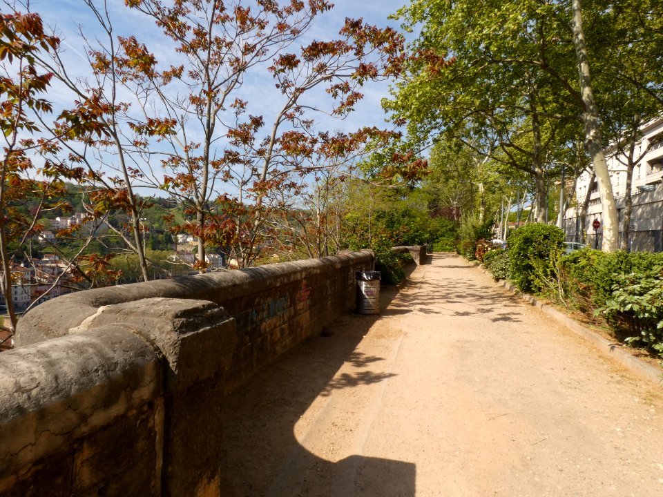 Lyon 1er - Cours Général Giraud - Chemin longeant le jardin des Chartreux