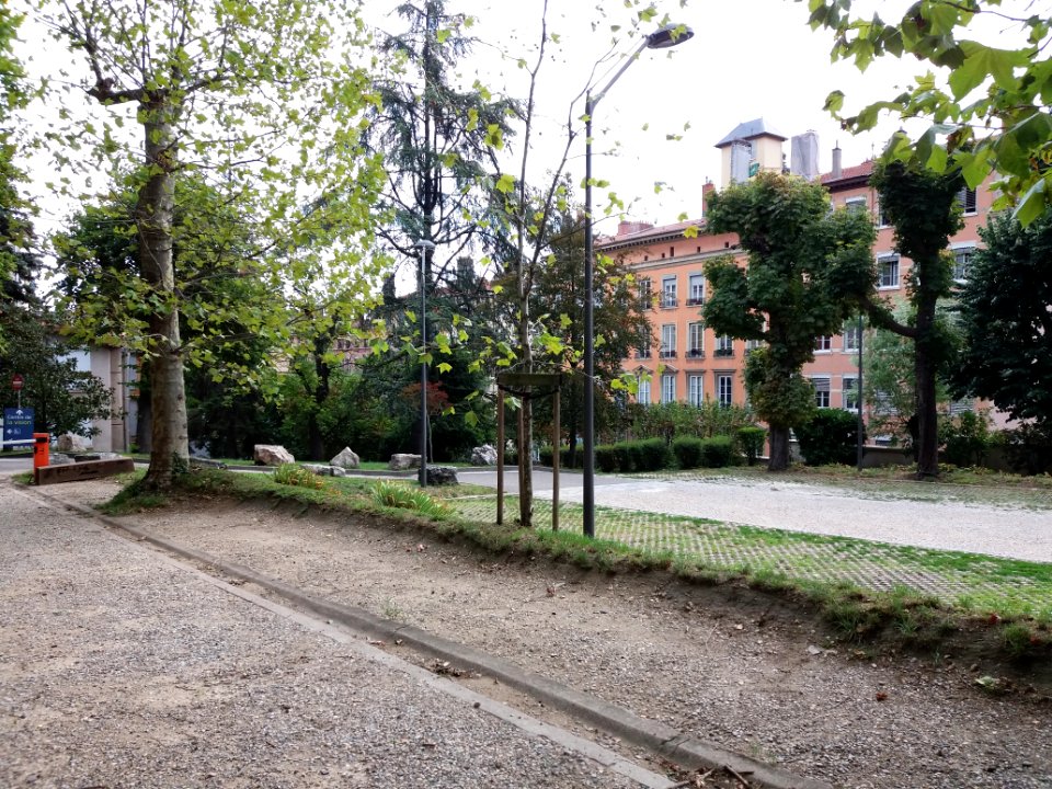 Lyon 1er - Clinique Saint-Charles, parking sud