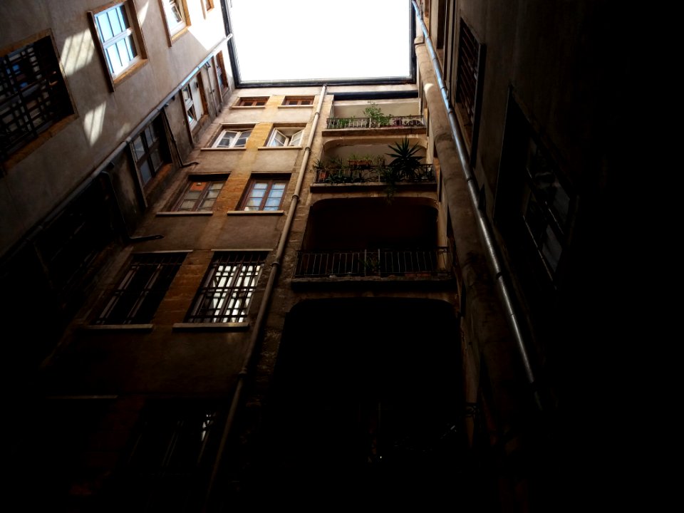 Lyon 1er - Traboule entre le 13 rue des Capucins et le 14 rue René Leynaud - Façade 03
