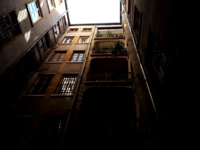 Lyon 1er - Traboule entre le 13 rue des Capucins et le 14 rue René Leynaud - Façade 03